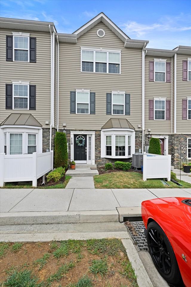 1820 Cassandra Dr #115 - Photo 3 of 27
