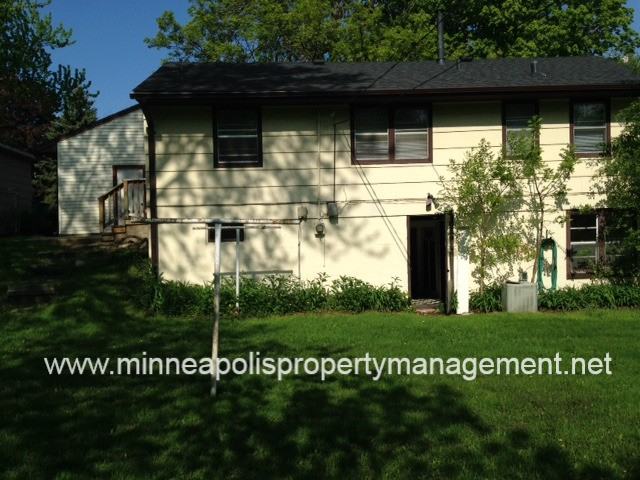 3136 Hampshire Ave N - Photo 2 of 29