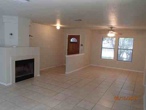 3071 Hill St - Photo 3 of 12