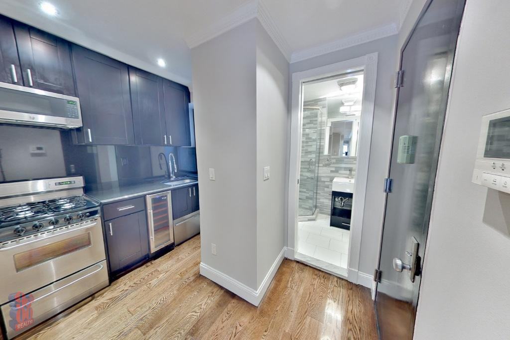 W 52nd St #10D - Photo 3 of 10