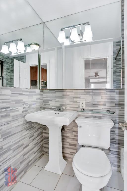 E 10th St #1A - Photo 5 of 6