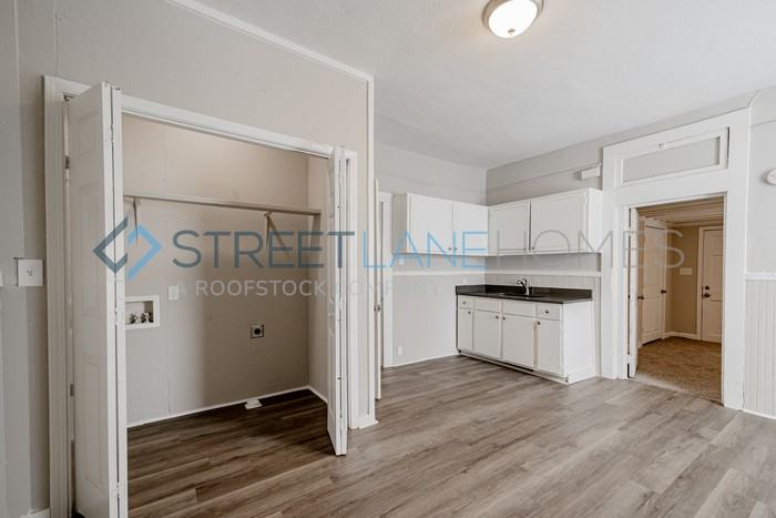 610 De Groat St - Photo 3 of 21