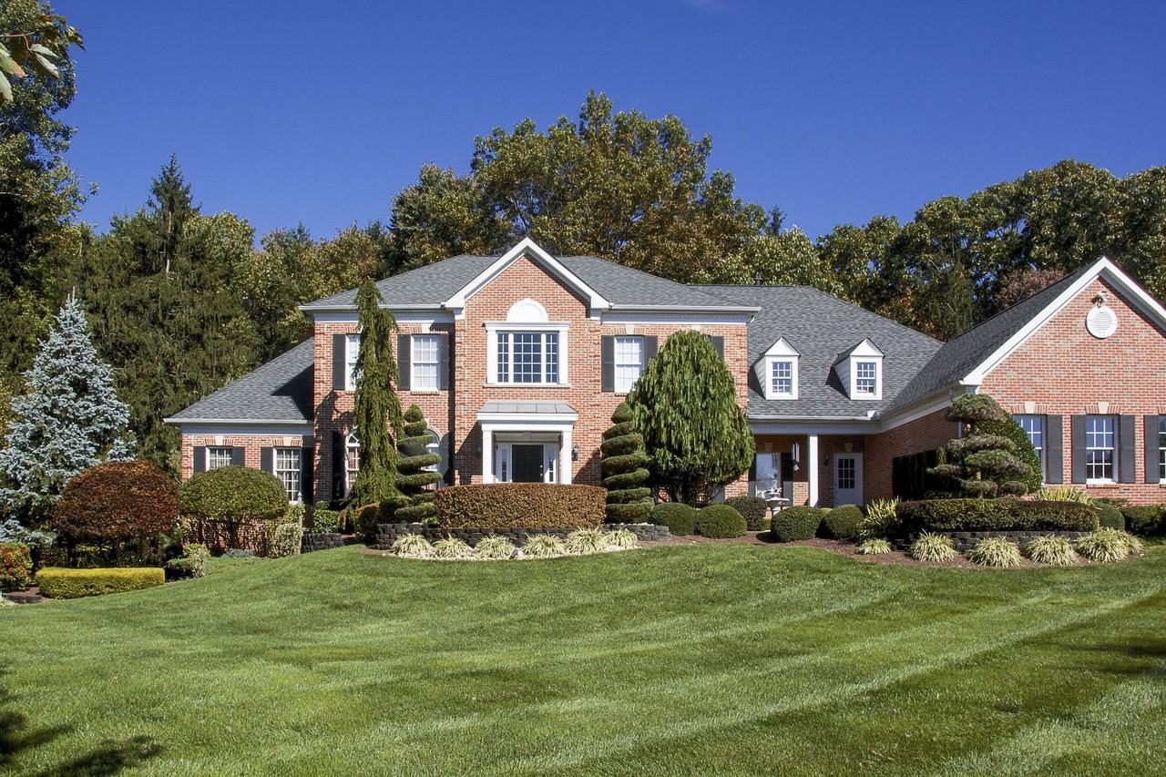 1 Shady Brook Ln - Photo 2 of 23