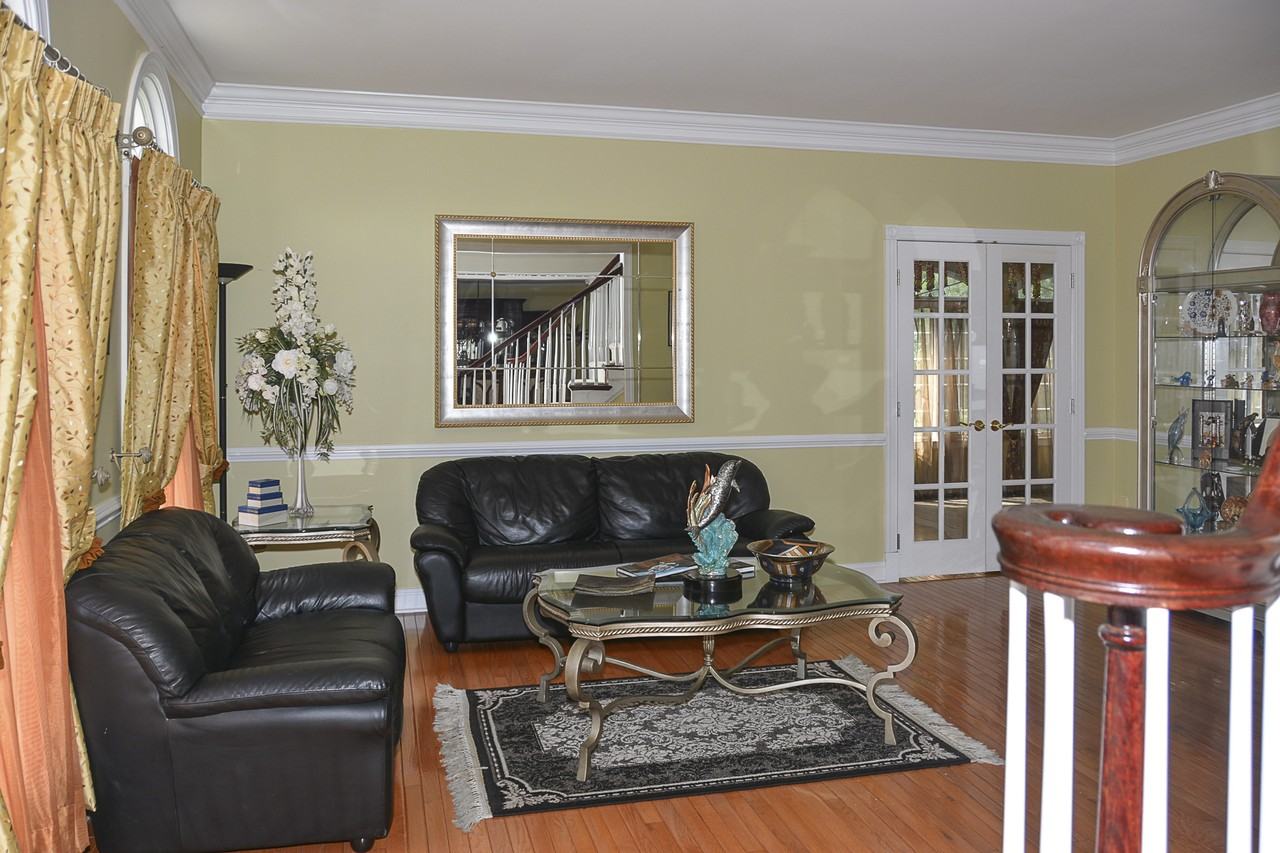 1 Shady Brook Ln - Photo 3 of 23