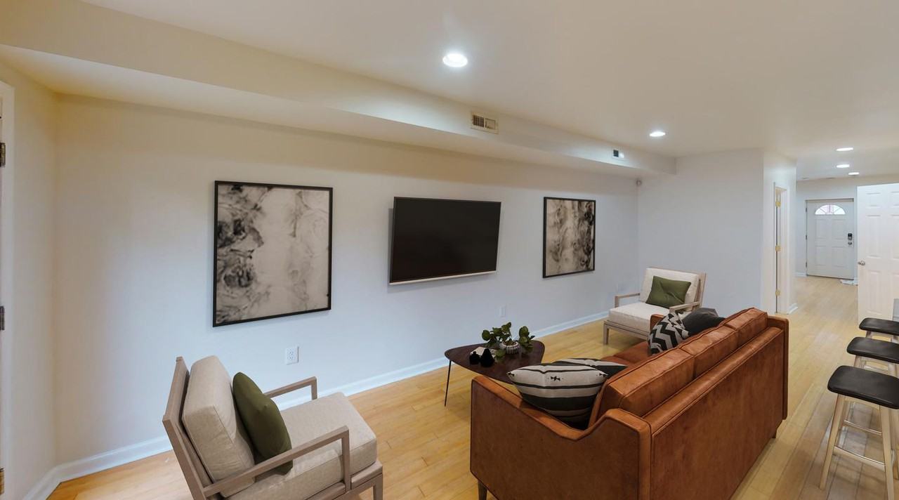 Sunny Southwest Waterfront home by Navy Yard-Ballpark Metro - Photo 2 of 21