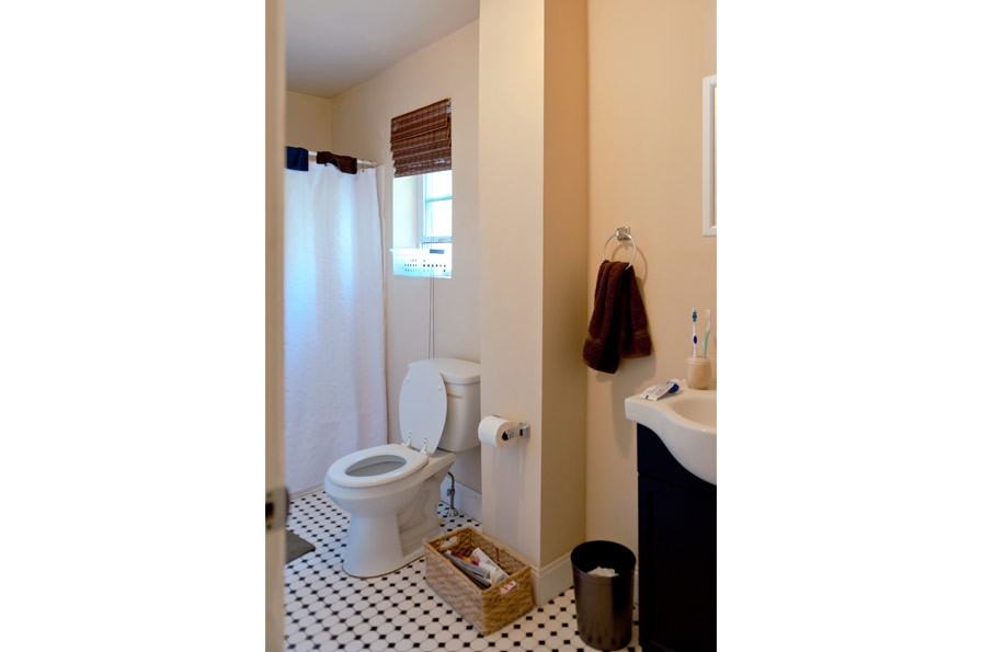 1009 Mt Vernon St- Unit 1 - Photo 4 of 5