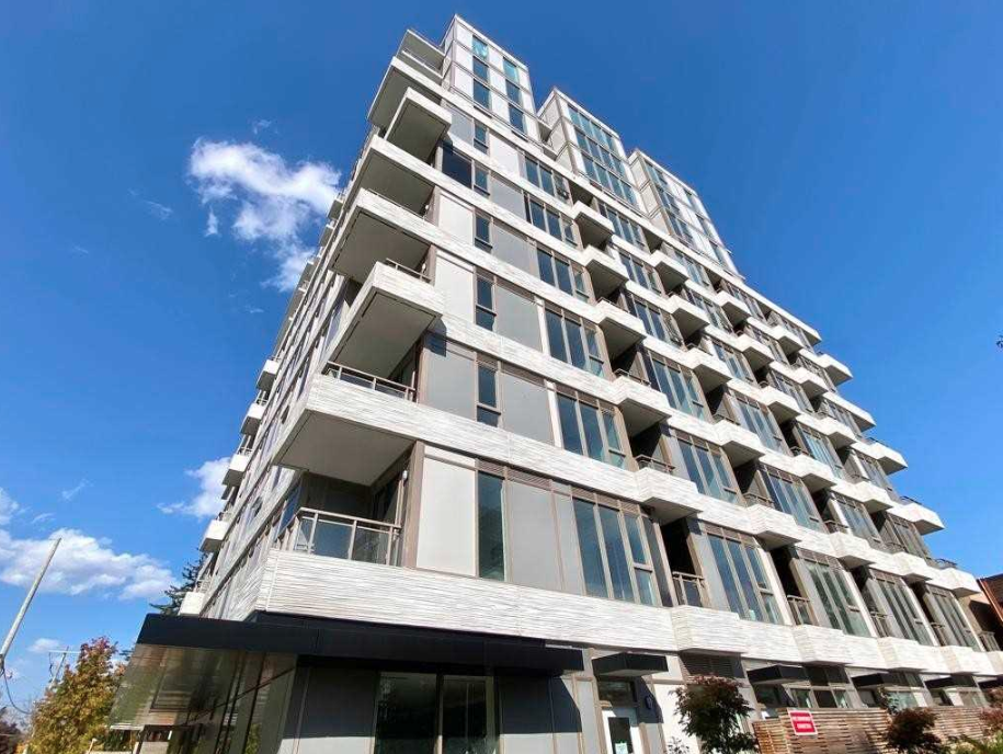 492 Eglinton Avenue East