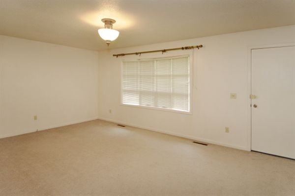 8313 N 40th St - Photo 2 of 9