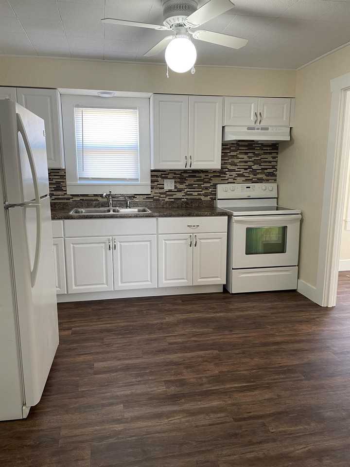 106 W B St #1 - Photo 3 of 8