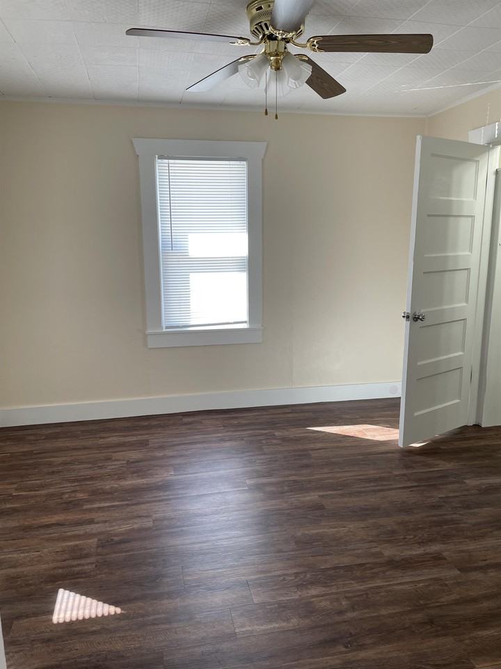 106 W B St #1 - Photo 7 of 8