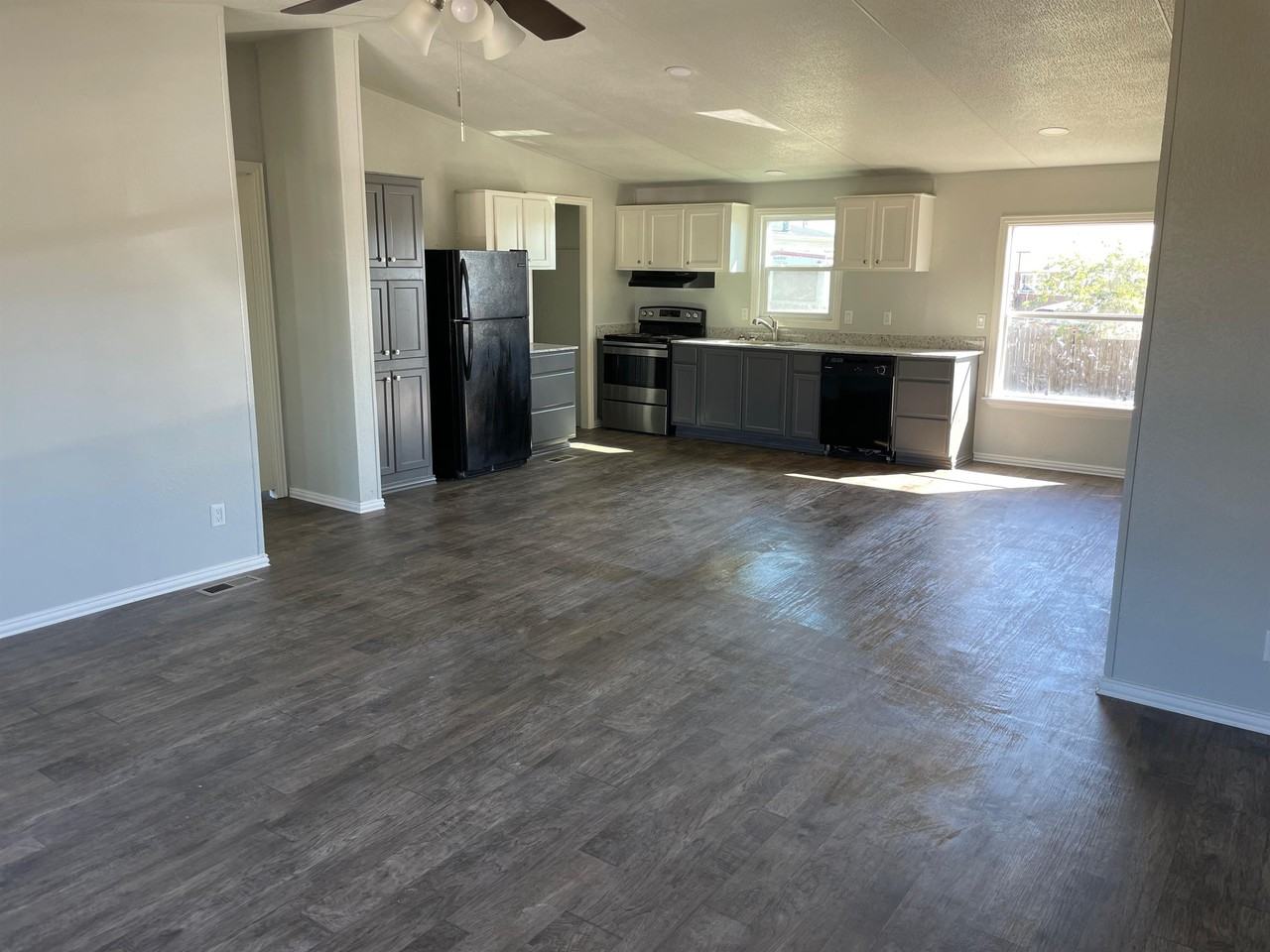 113 Sparrow Dr #1 - Photo 3 of 10