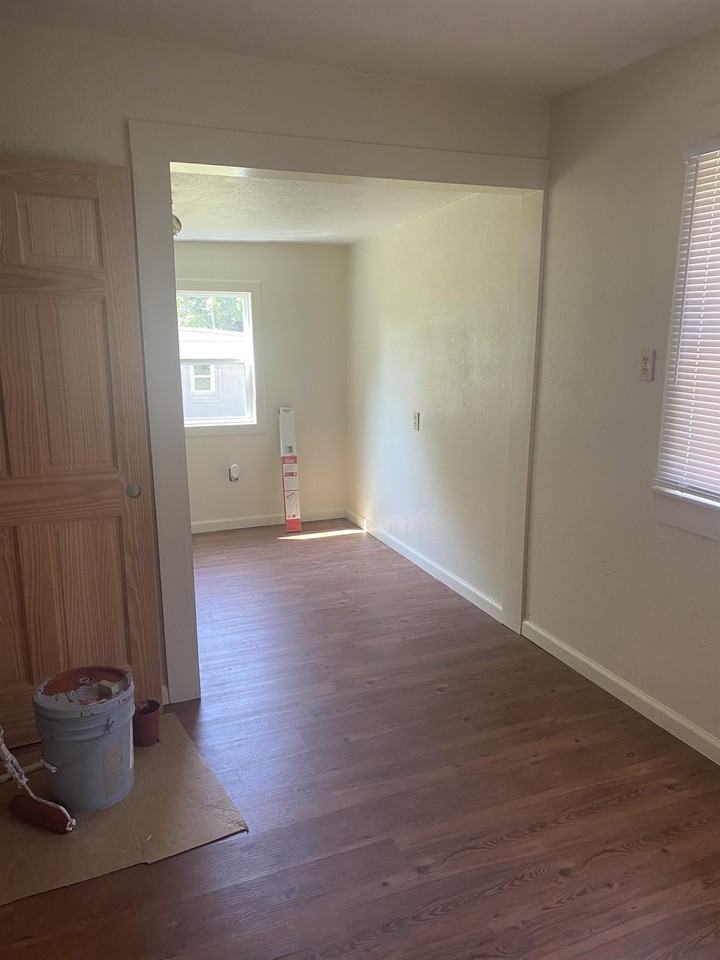 313 E College St #1 - Photo 2 of 8