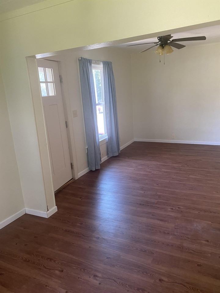 313 E College St #1 - Photo 3 of 8