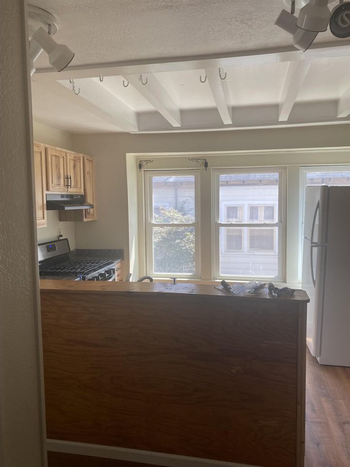 313 E College St #1 - Photo 6 of 8