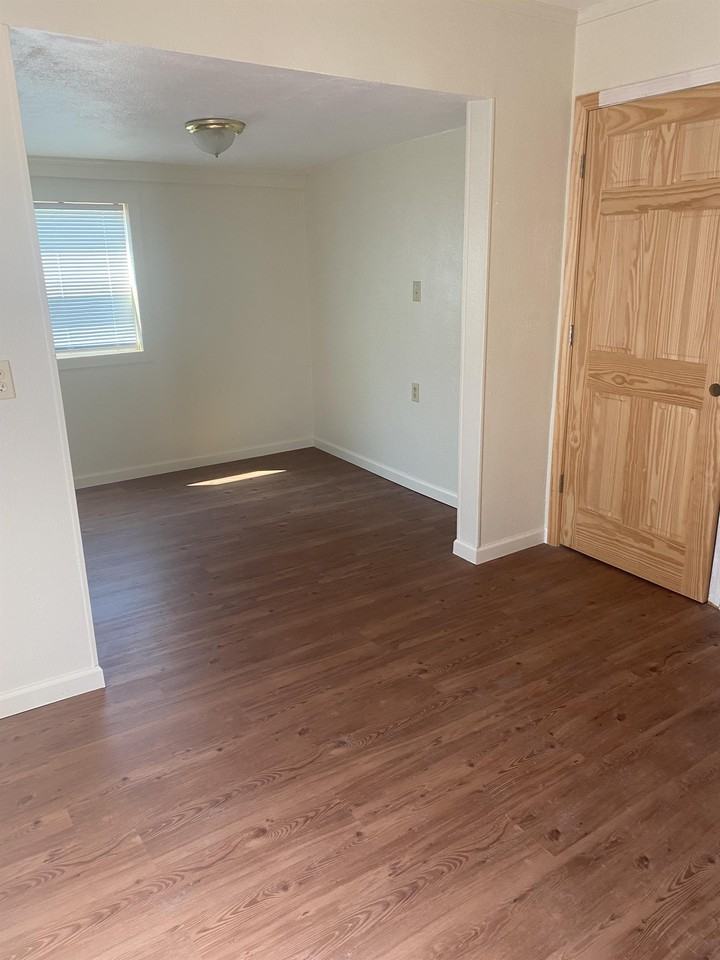 313 E College St #1 - Photo 7 of 8