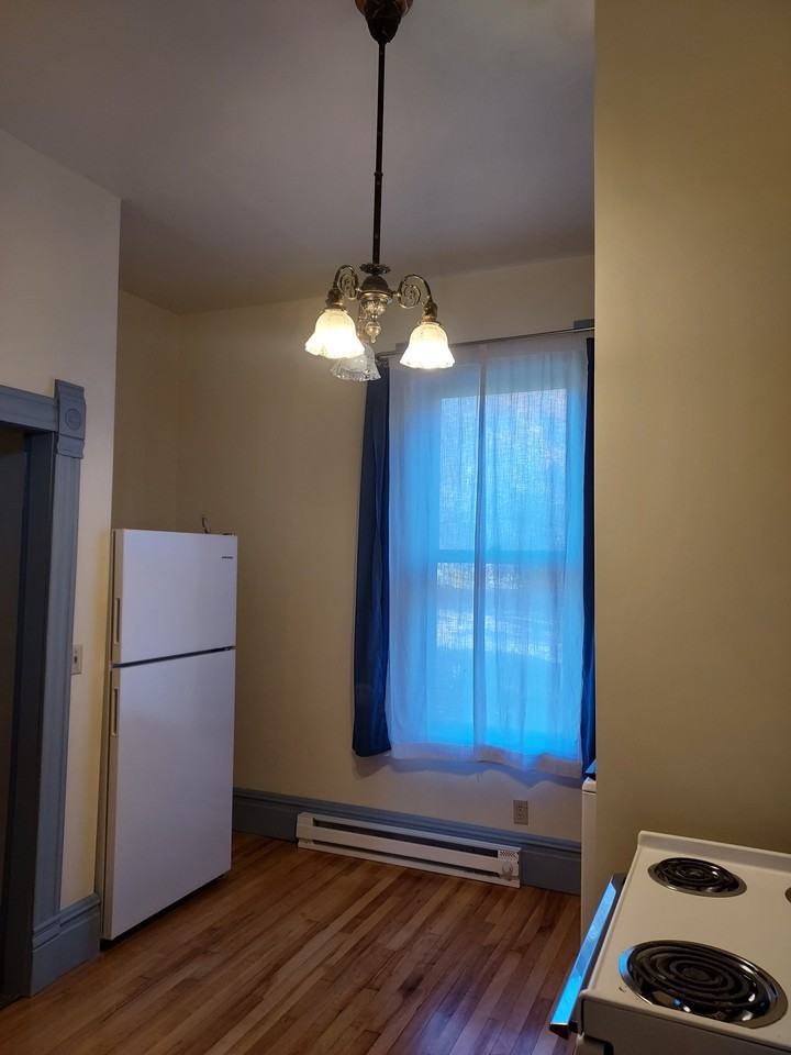 516 West Mercury Street - Photo 3 of 9