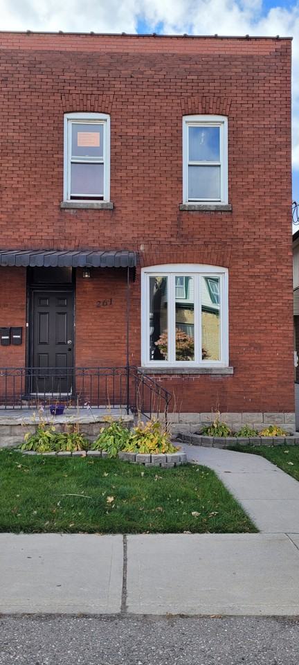 261 Clarence Street - Photo 2 of 15
