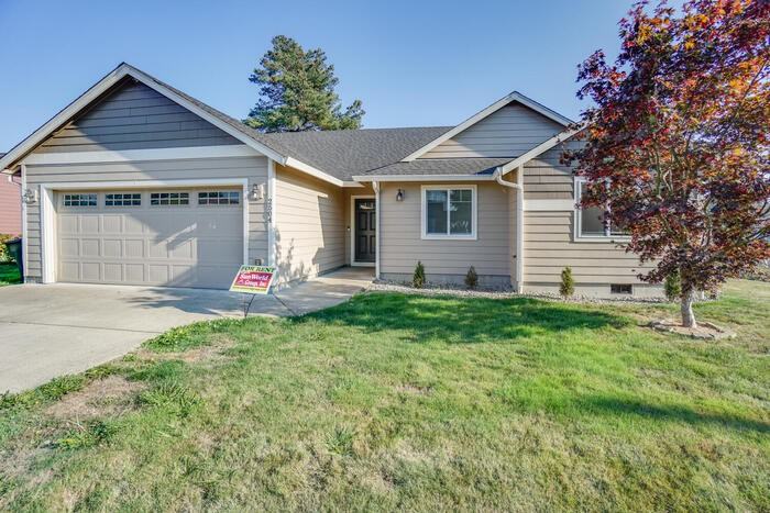 2504 32nd Ave - Photo 2 of 33