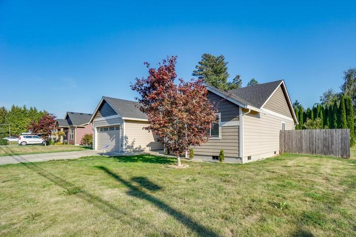 2504 32nd Ave - Photo 3 of 33