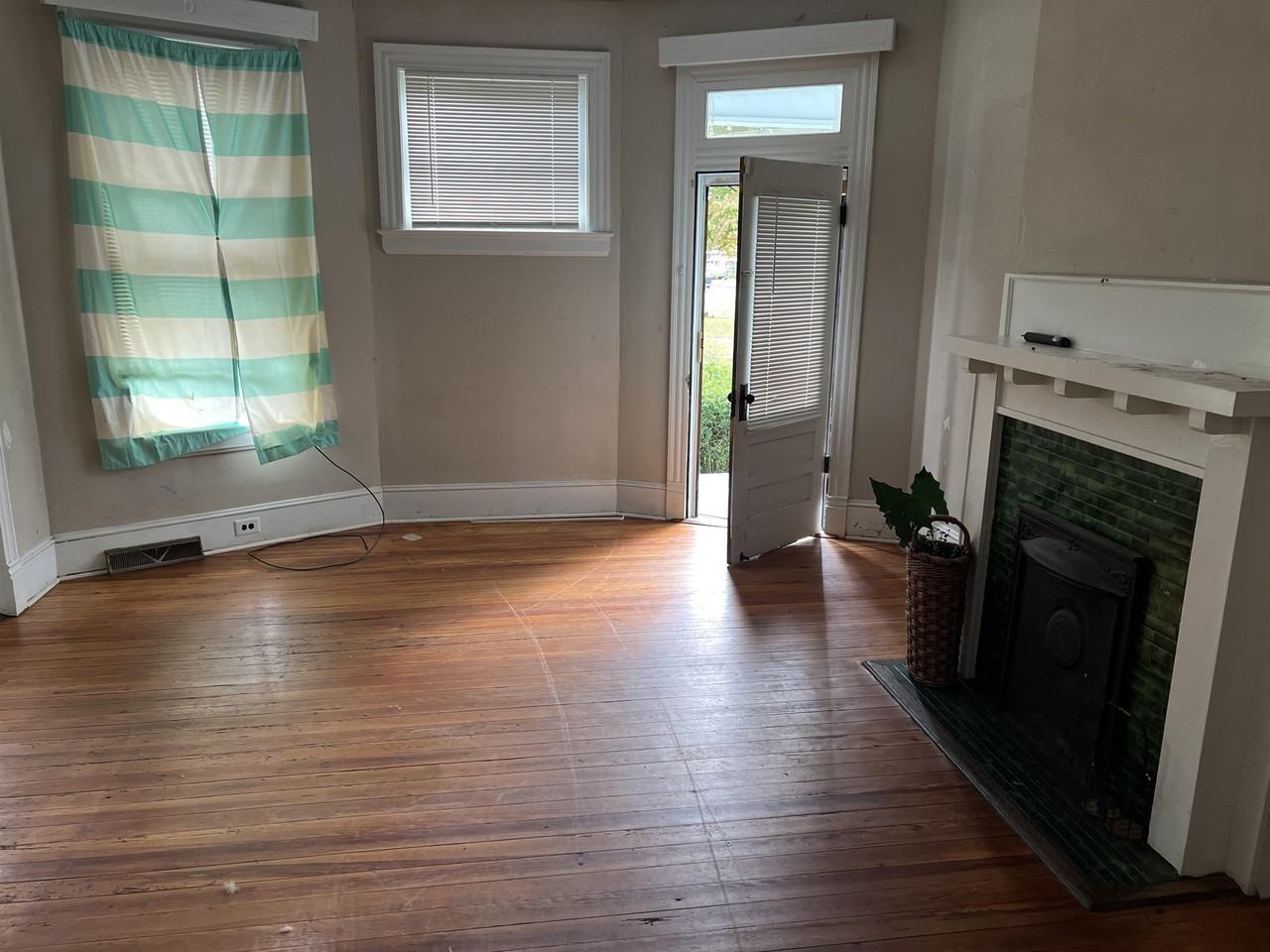 212 E Capitola Ave #1 - Photo 3 of 10