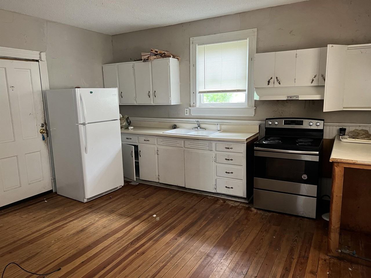 212 E Capitola Ave #1 - Photo 4 of 10