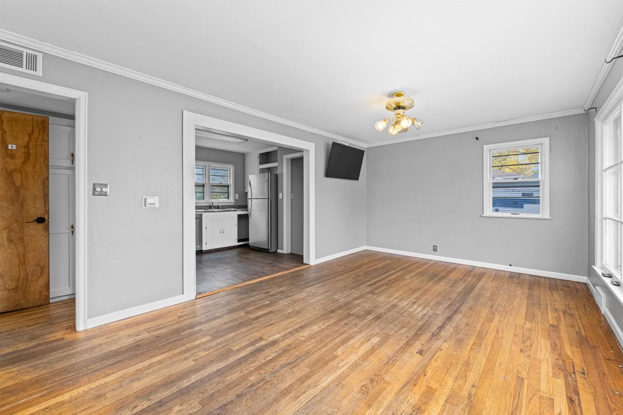 1506 E Park Ave #1 - Photo 3 of 10