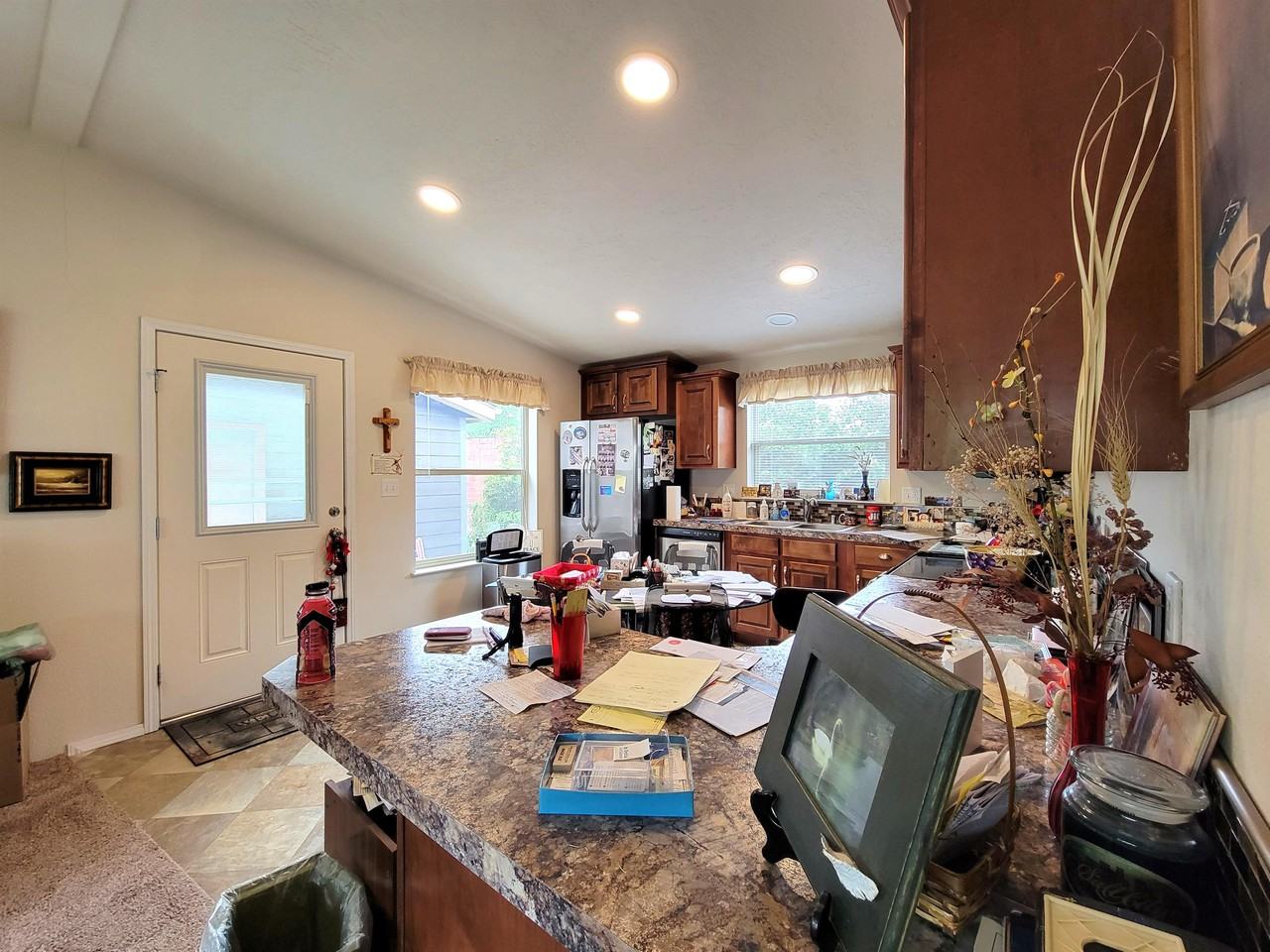 114 1st Ave E #B - Photo 2 of 13