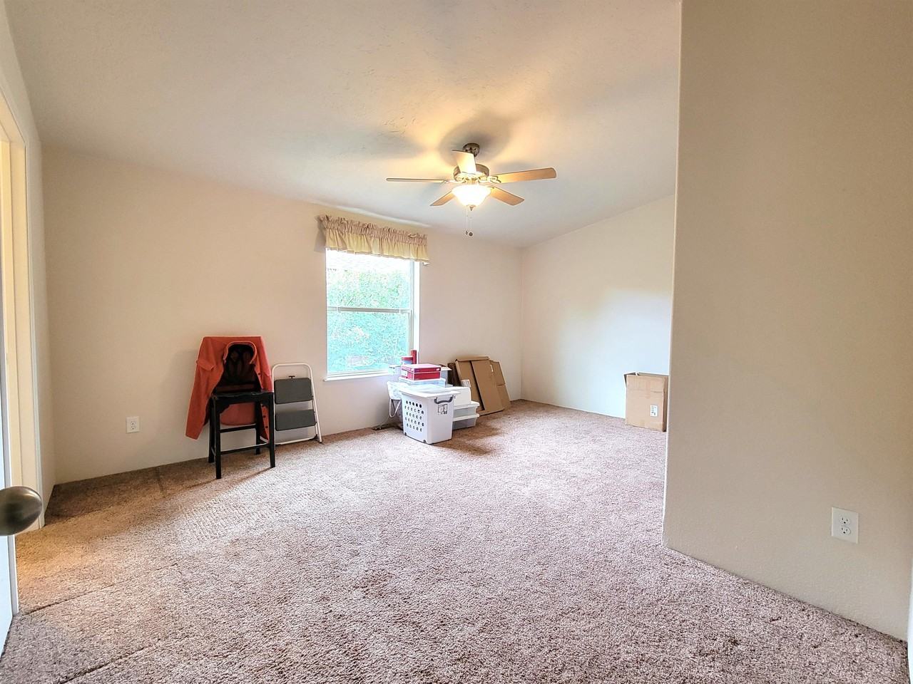 114 1st Ave E #B - Photo 6 of 13