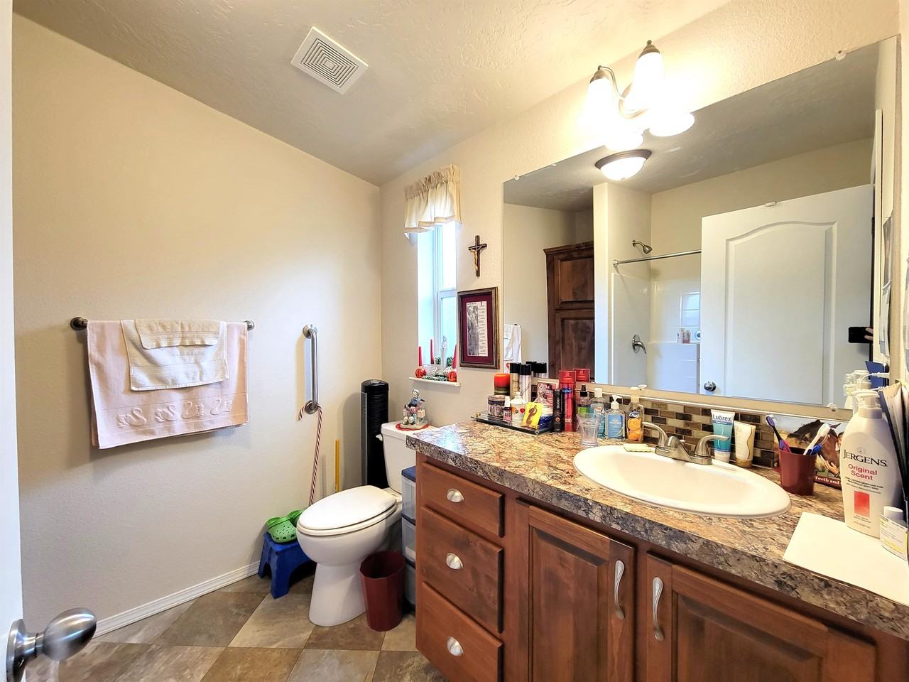 114 1st Ave E #B - Photo 7 of 13