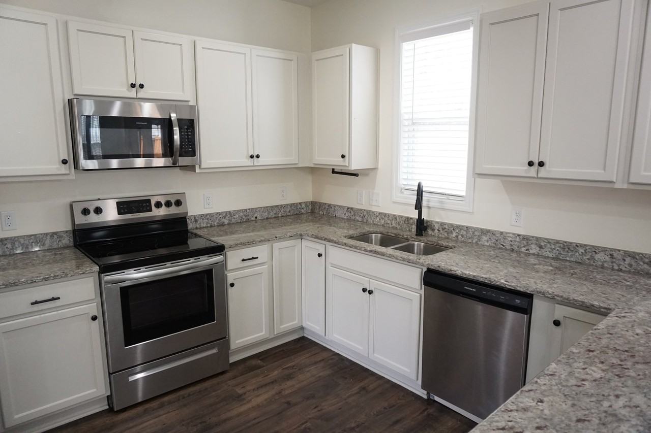 9343 Cassadine Ct - Photo 6 of 30