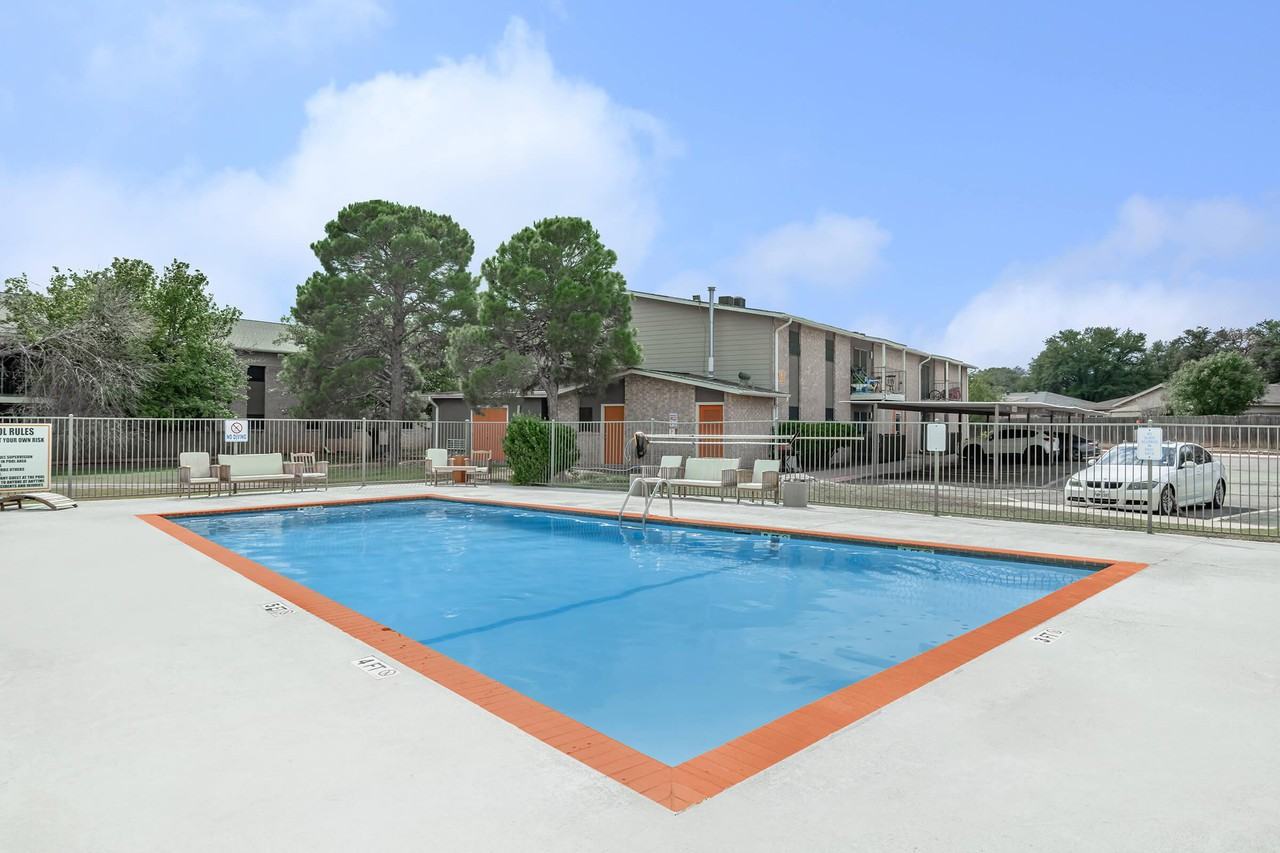 College Hills West Apartments - Photo 5 of 45