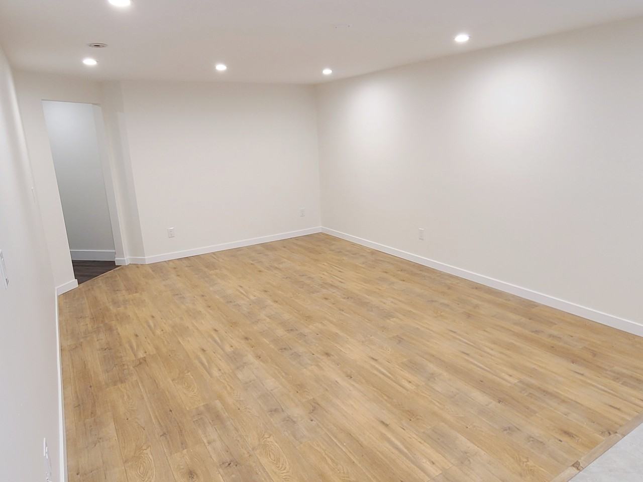 18639 54A Avenue - Photo 3 of 8