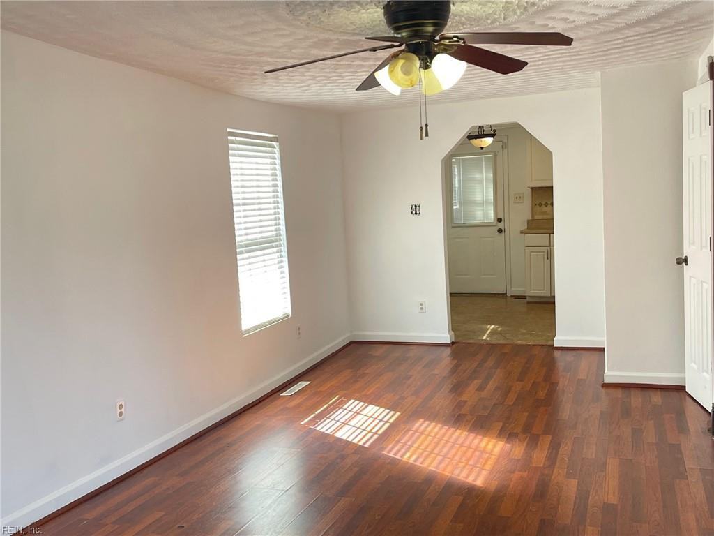 1113 Covel St #1 - Photo 3 of 11