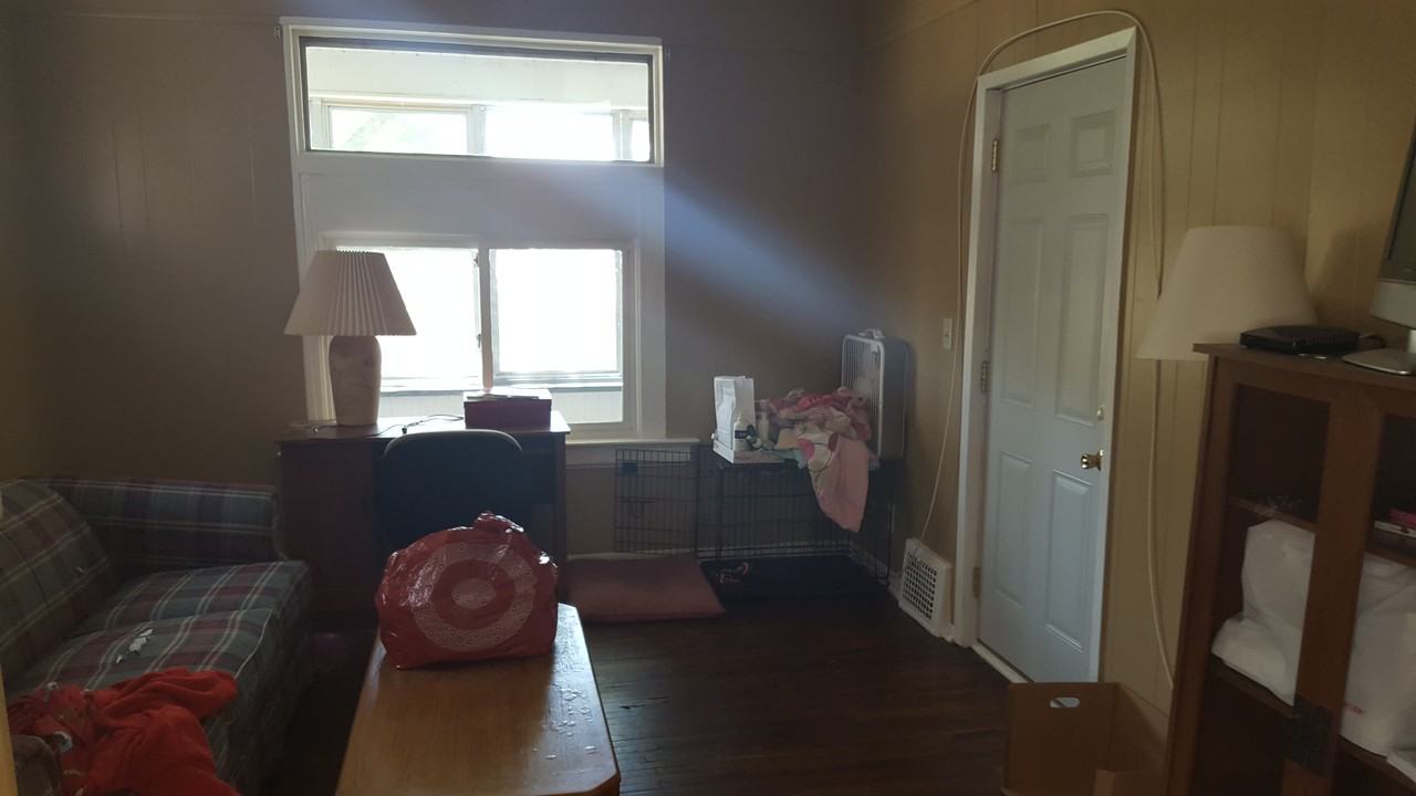 929 Sherburne Ave - Photo 3 of 9