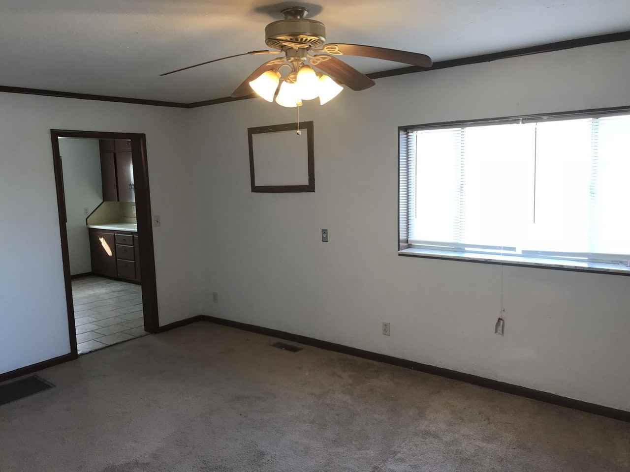 704 S Hadden Ave - Photo 2 of 7