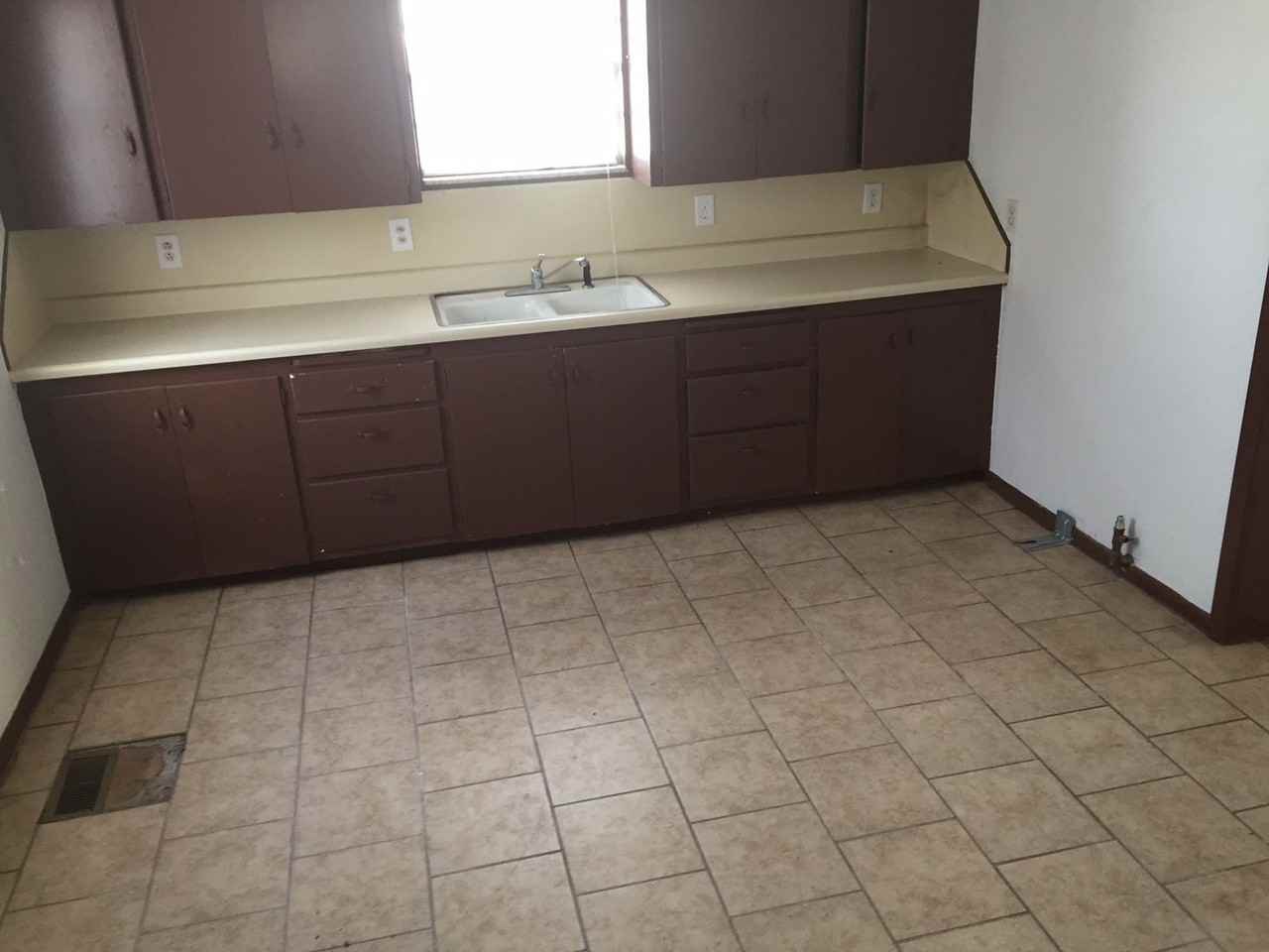 704 S Hadden Ave - Photo 3 of 7