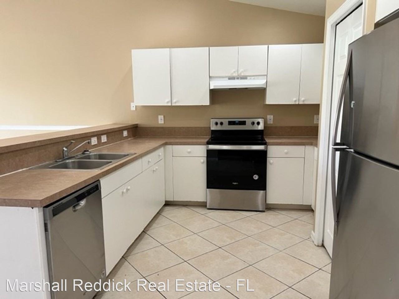 228-230 Hightower Avenue S - Photo 3 of 9