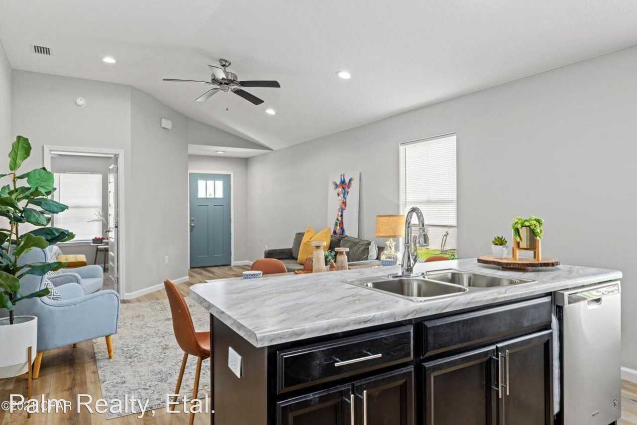 2742 Largo Ave. - Photo 3 of 24