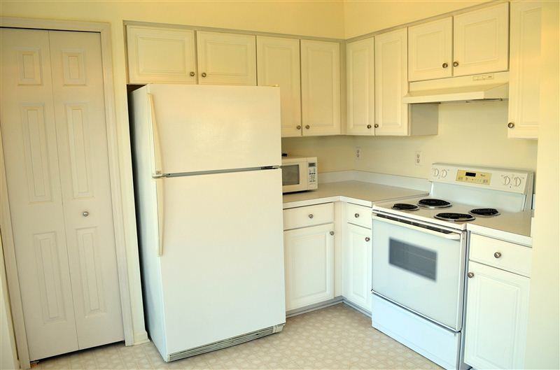 3144 Turnberry Ln - Photo 3 of 9