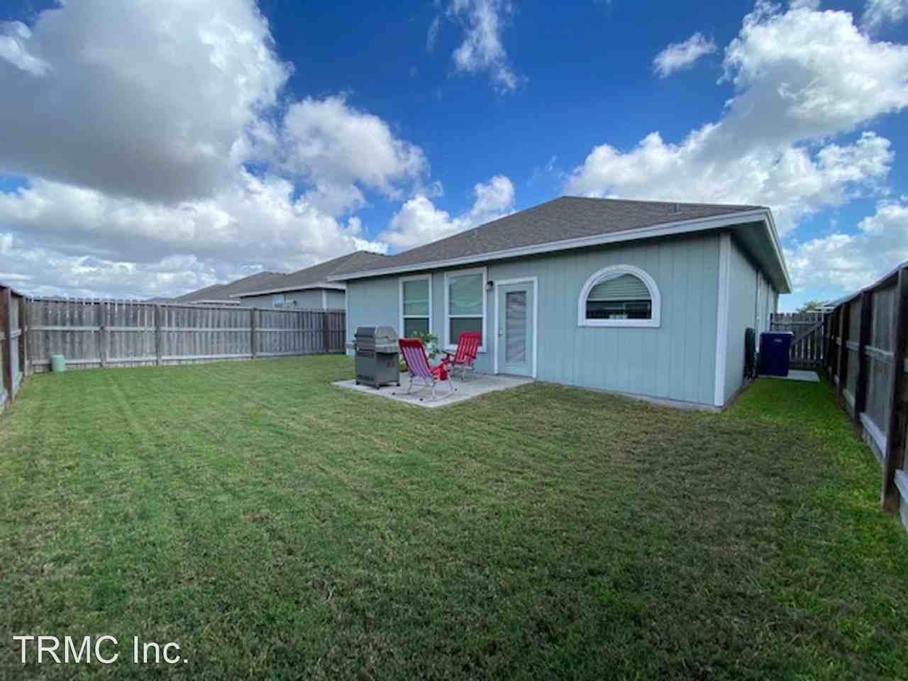 7421 Oshman Dr - Photo 2 of 17
