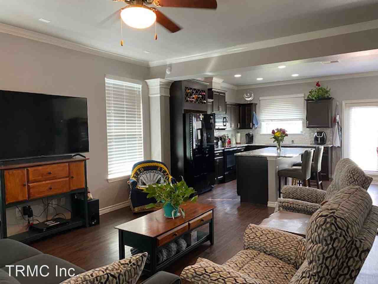 7421 Oshman Dr - Photo 3 of 17