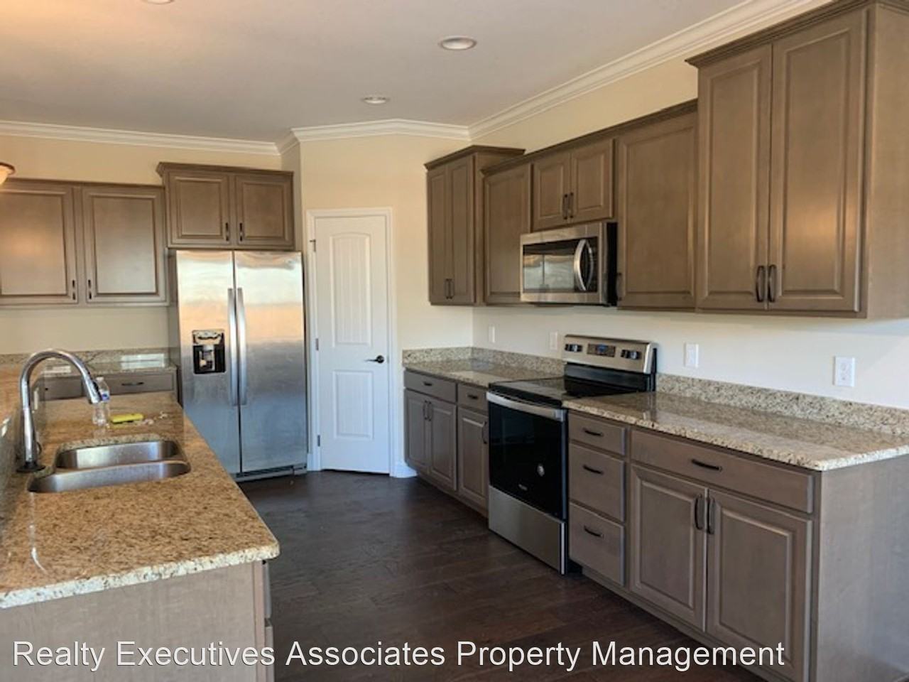 1128 Aspen Glen Dr - Photo 2 of 5
