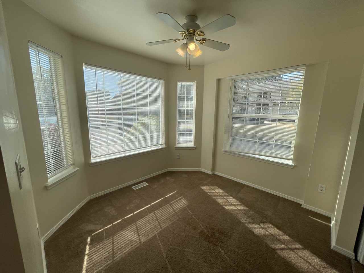 7514 W Tottenham Ln - Photo 2 of 2