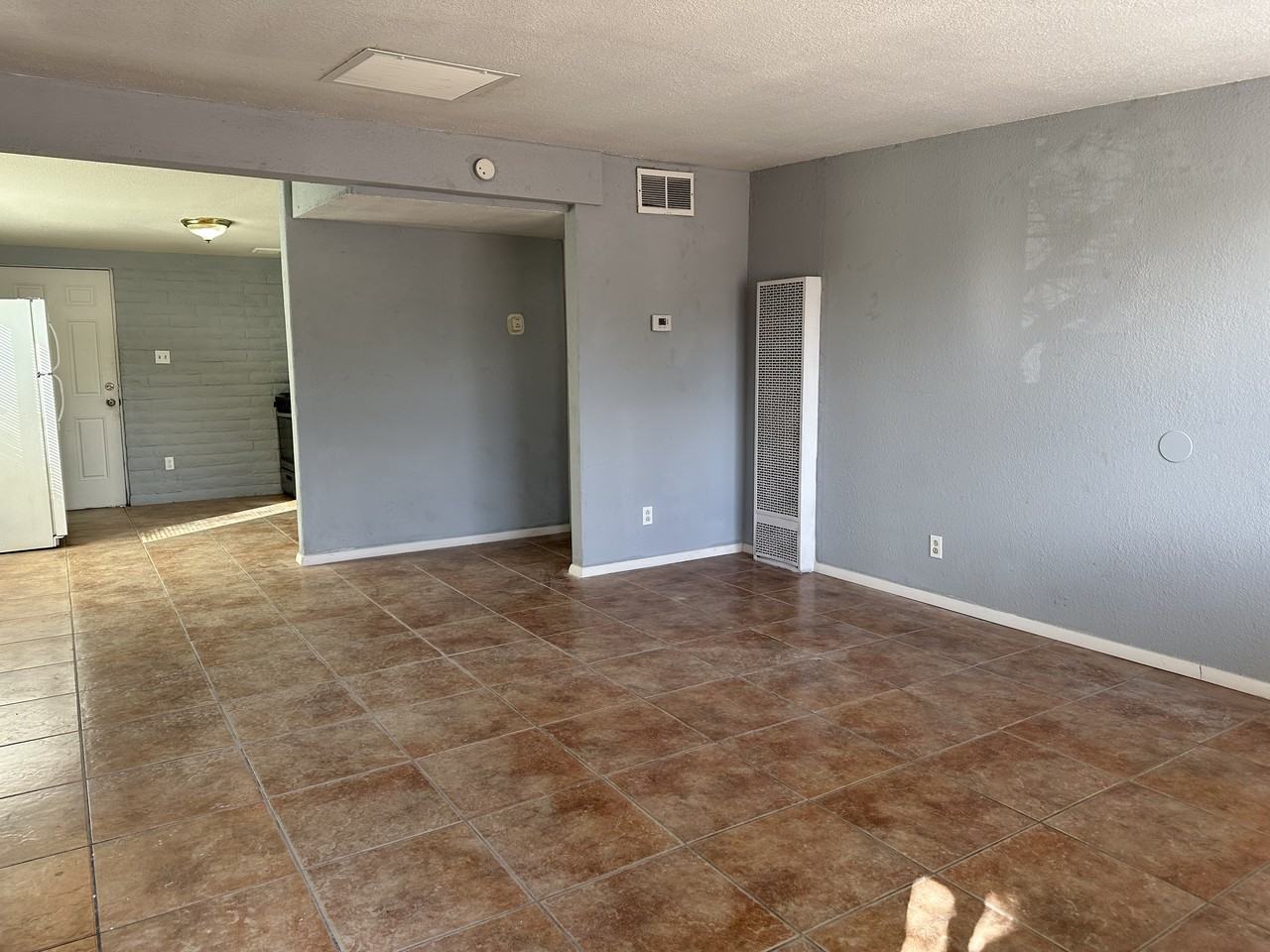 5737 E 24th St - Photo 2 of 11