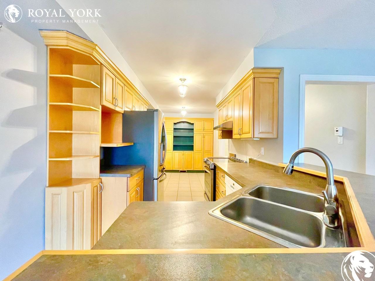 21 Parktree Dr - Photo 2 of 37