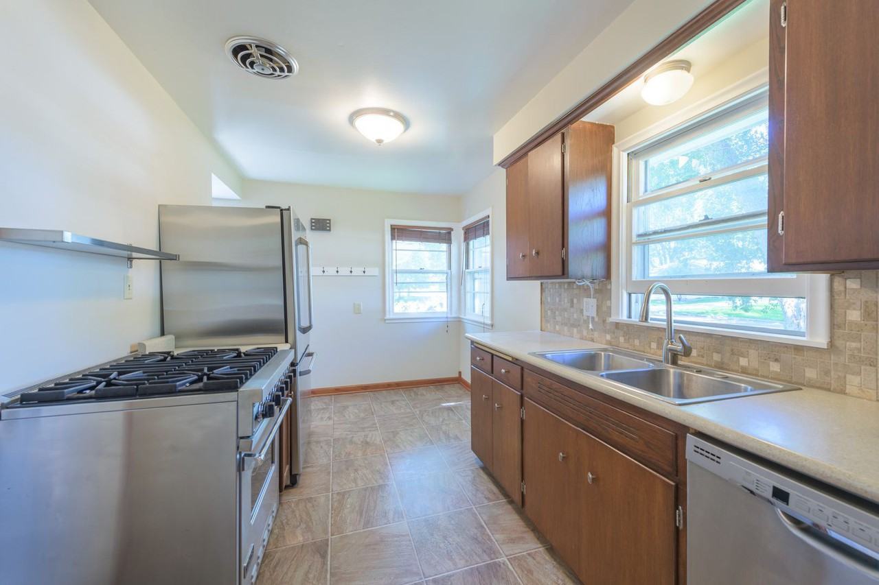 2435 Decatur Ave S - Photo 2 of 24