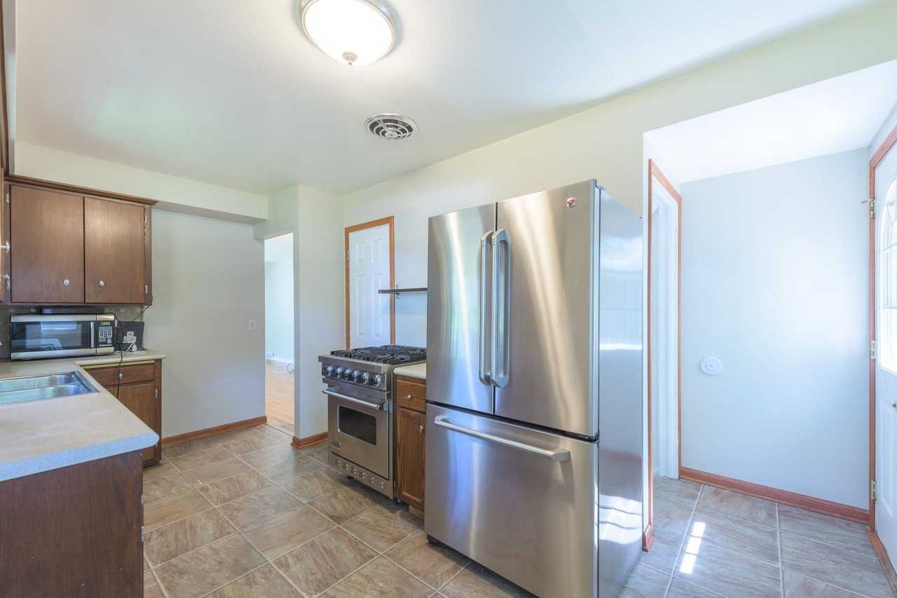 2435 Decatur Ave S - Photo 3 of 24