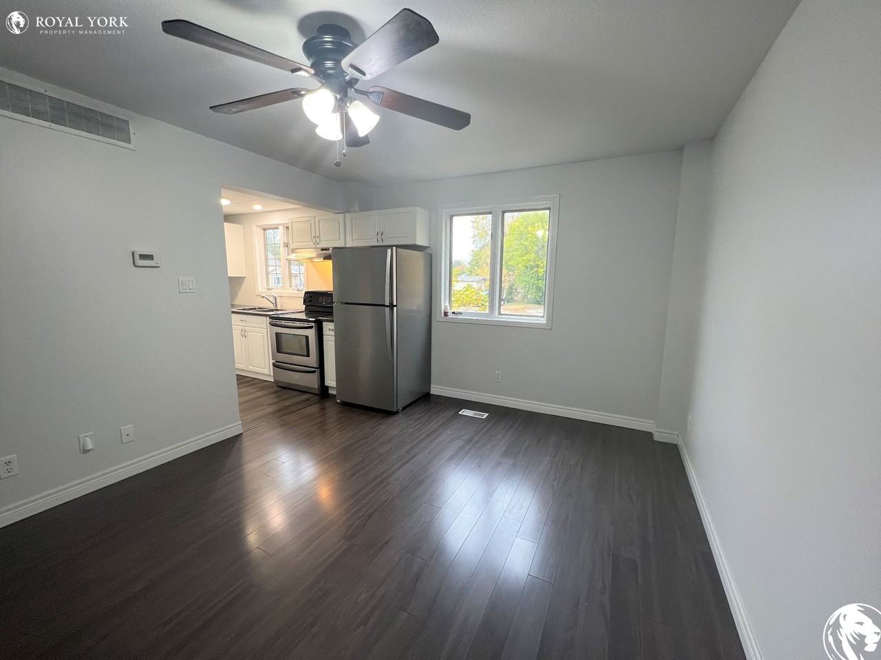 107 Lowell St N - Photo 2 of 39