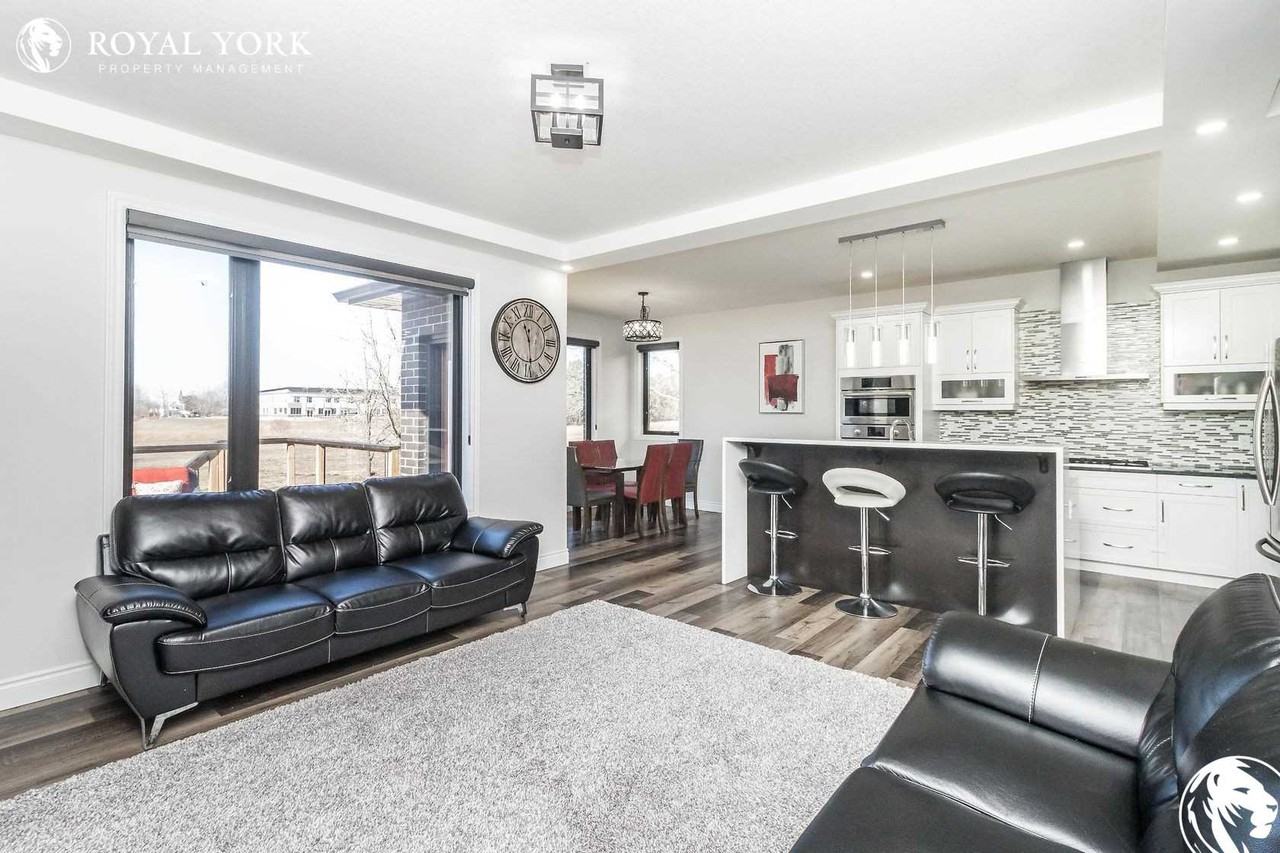 461 Jessica Way - Photo 3 of 39