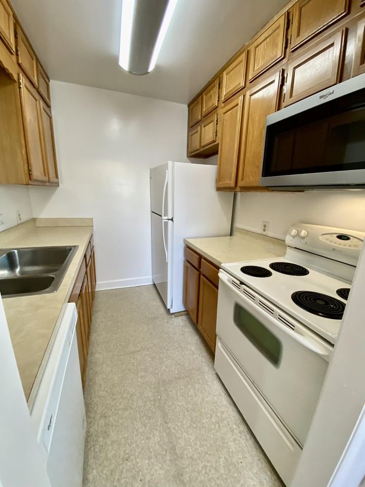 806 S Patrick St #4 - Photo 5 of 17